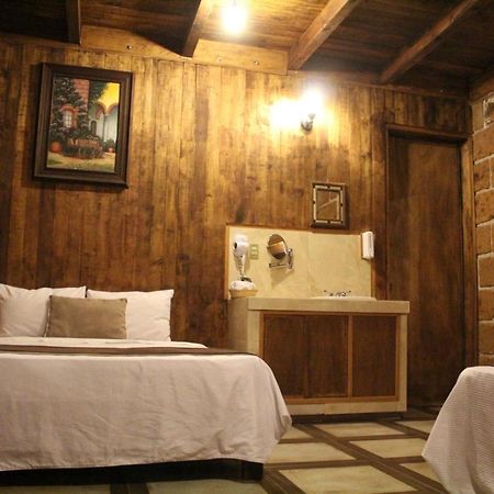 Hotel Real Nirvana เตโกซาอุตลา ภายนอก รูปภาพ